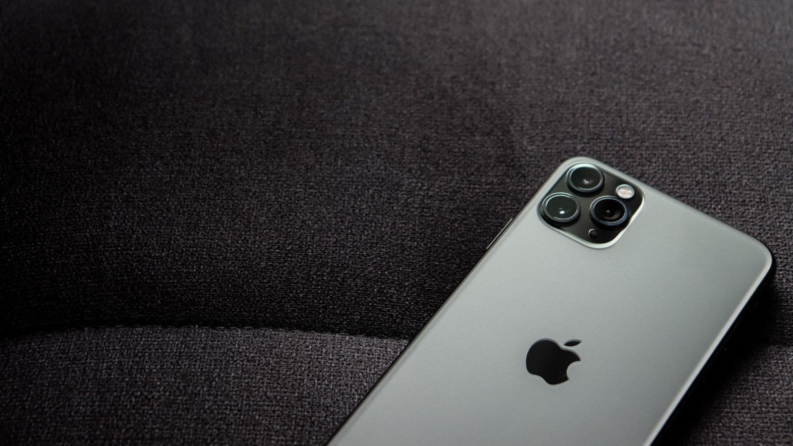 Google Pixel 11 Pro 5G Launches Globally – 400MP AI Camera, 125W Charging & 2TB Storage