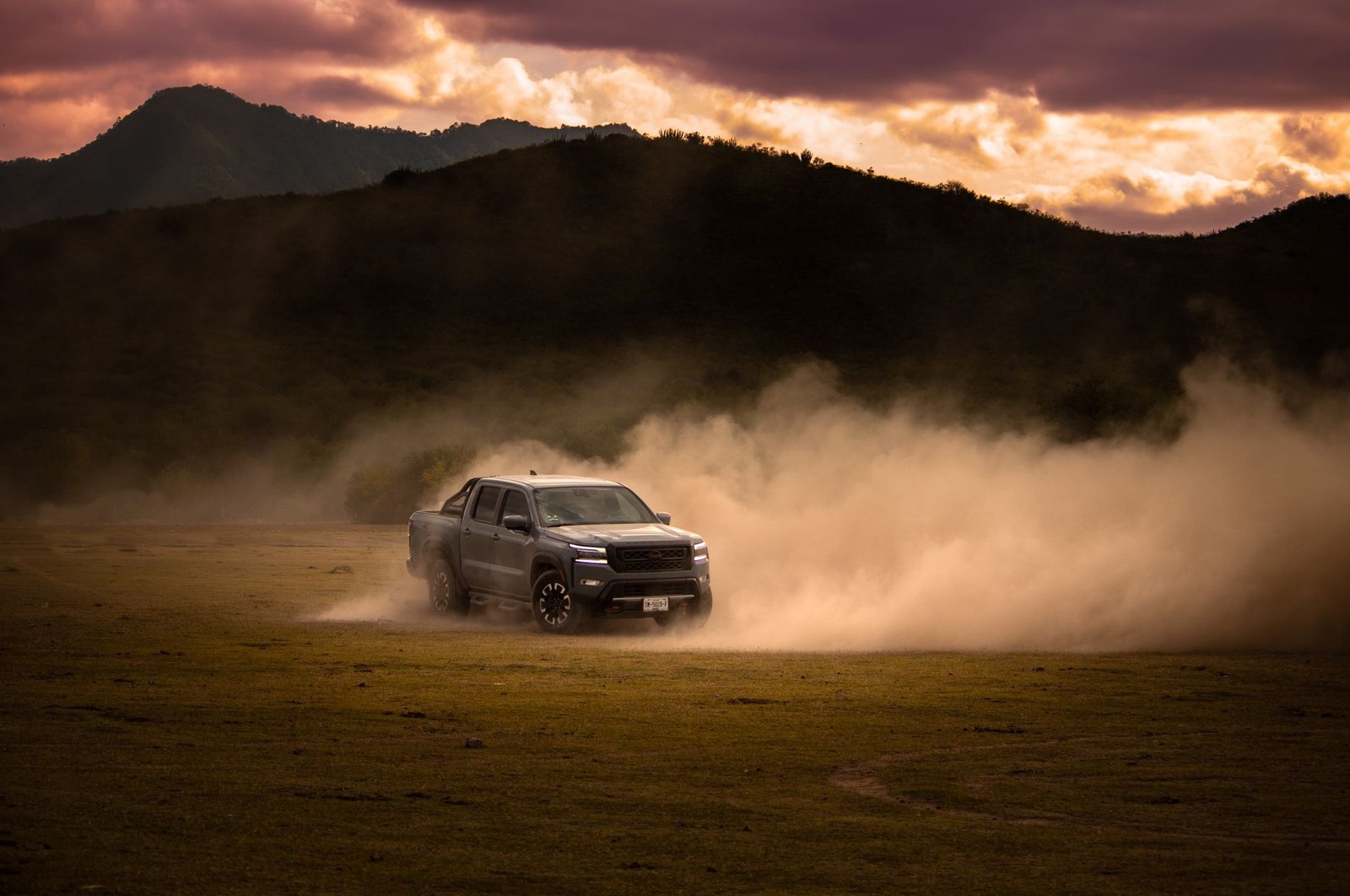 2025 Nissan Frontier – Bold Pickup with Rugged Design, V6 Power & Advanced Tech